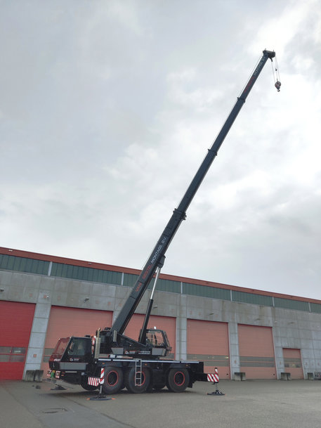 Encore Revives Grove GMK3050 for Dutch Steel Erector, Ensuring Operator Safety and Company Success 